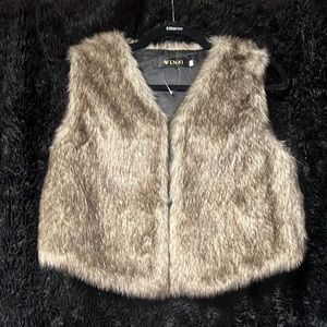 LT.   Wenxi Women’s Faux Fur Vest